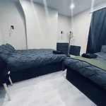 Immaculate Modern Home With Parking - Sleeps 8 -