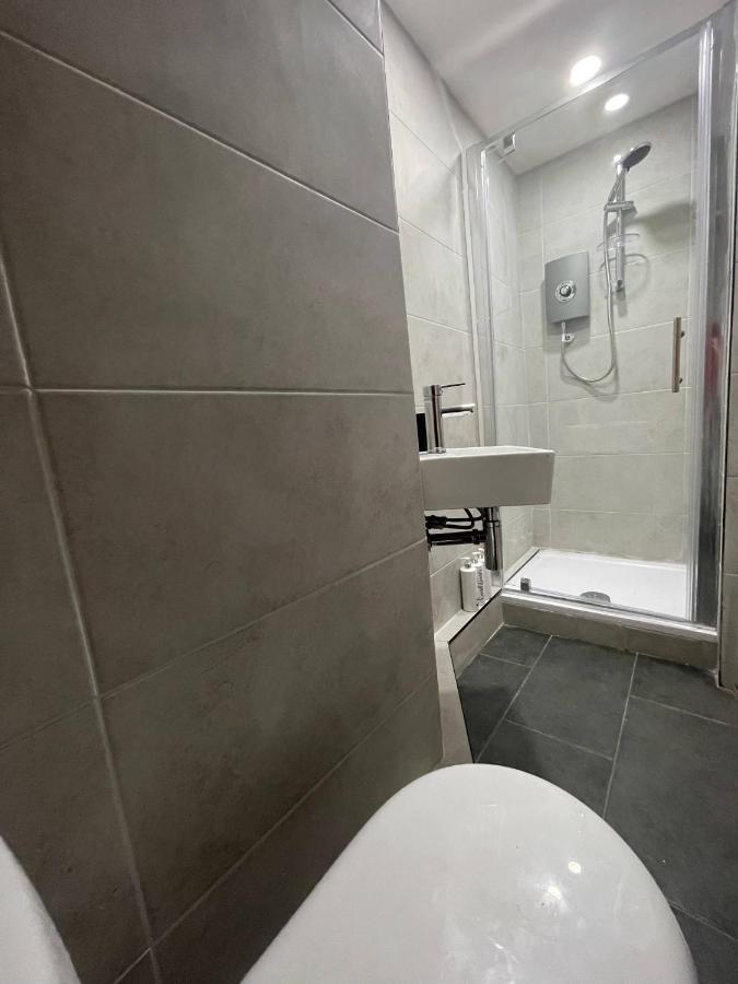 Immaculate Modern With Parking - Sleeps 8 - Holiday home *