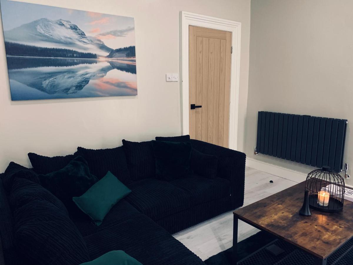 Immaculate Modern With Parking - Sleeps 8 - Holiday home *