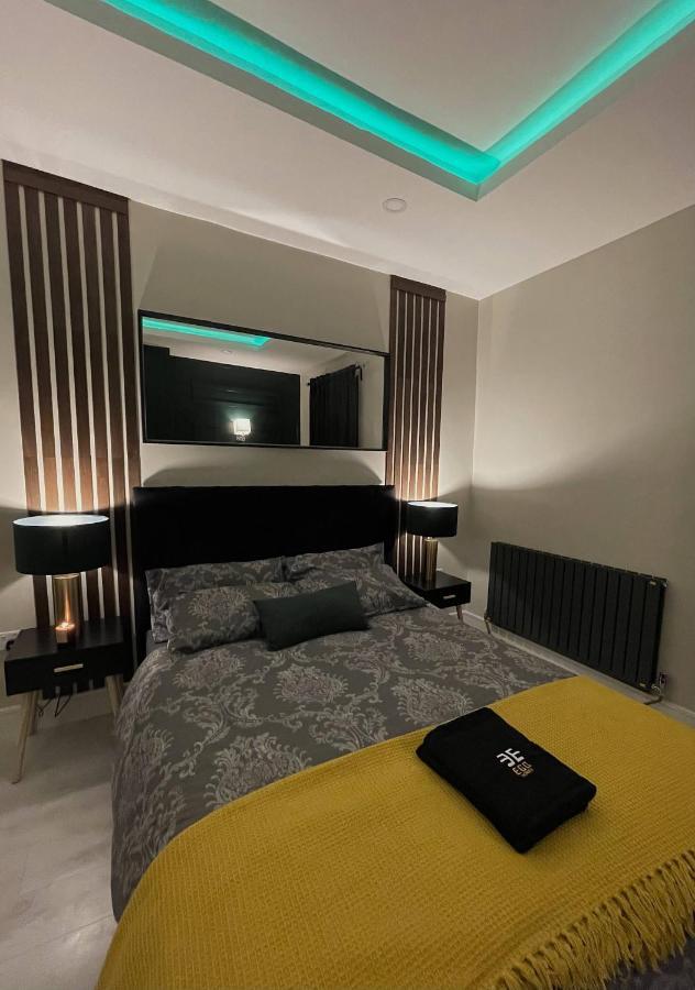 Immaculate Modern With Parking - Sleeps 8 - Holiday home Liverpool
